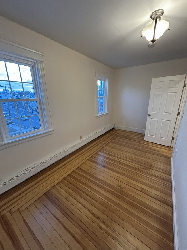 Building Photo - 335 Academy Ave Unit #3