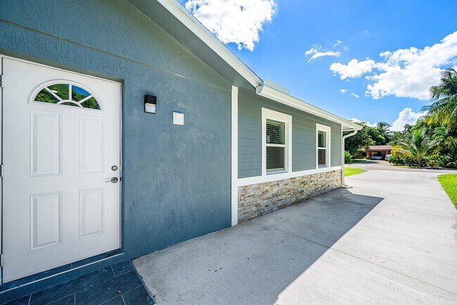 Photo - 611 Davis Rd