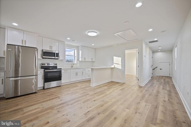 Photo - 555 S Marlyn Ave