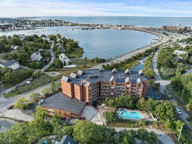 Building Photo - 155 George Washington Blvd Unit Nantascot Condominium