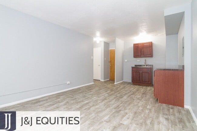 7333 N Ridge Blvd Unit 409