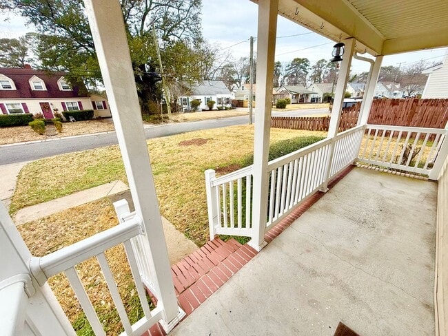 Photo - **4bed near MIL base- GRANITE/STAINLESS STEEL Appliances~ Roomates welcome!