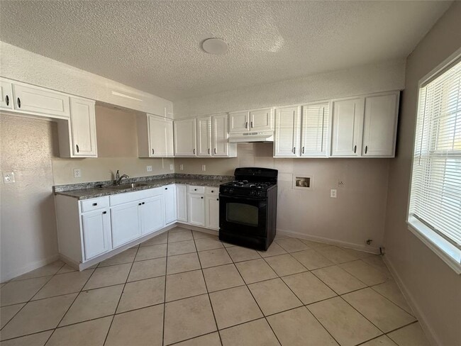 Photo - 2203 Donahue Ln