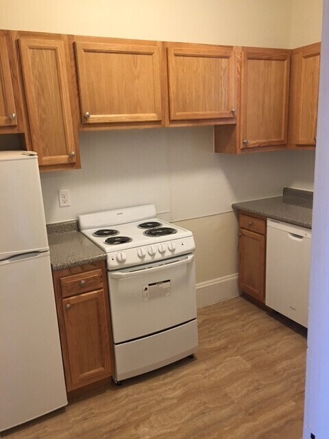 Photo - 1118 Commonwealth Ave Apartments