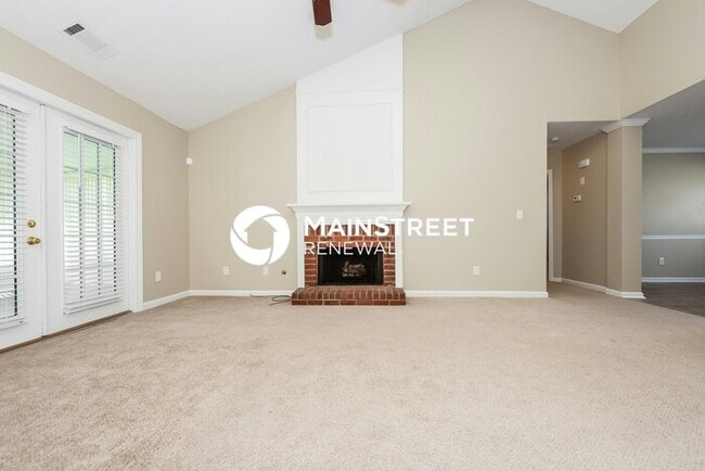 Photo - 4 Bedroom Pet-Friendly Home in Hampton, GA with Main Street Renewal