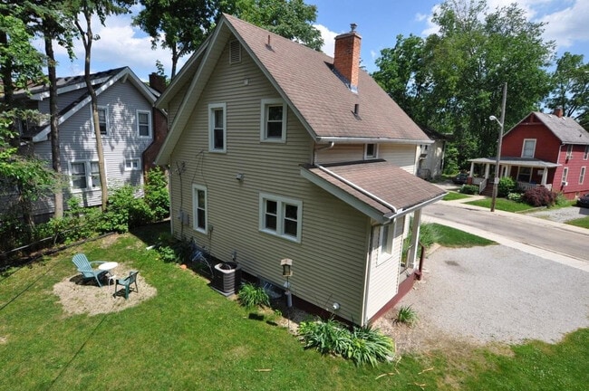 Photo - 921 Sylvan Ave