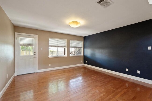 Photo - 1806 Rosenborough Ln N