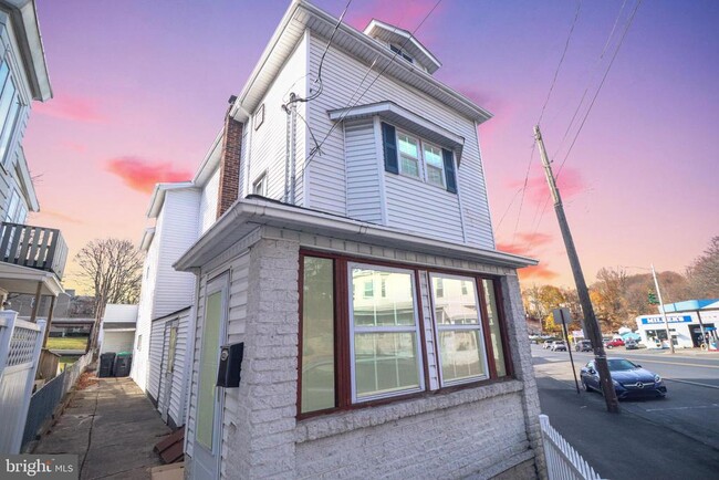 Building Photo - 110 N Lehigh Ave Unit B Rental