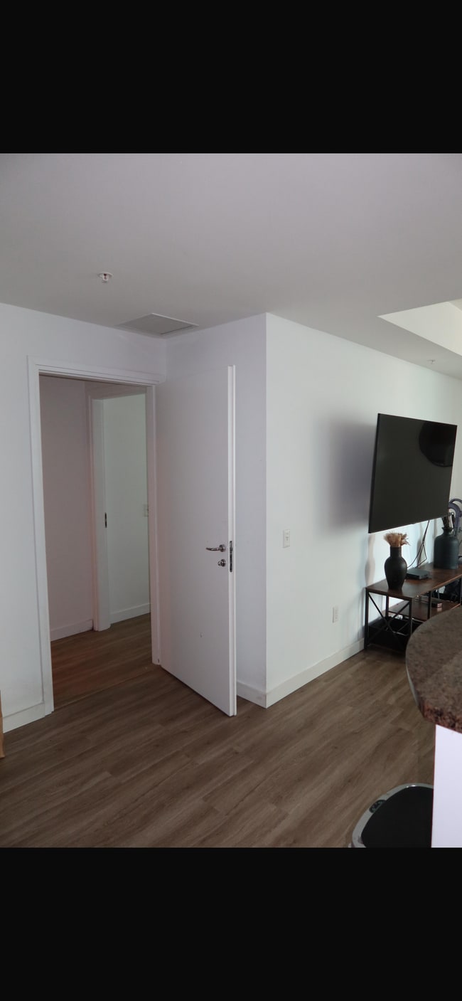 Photo - 300 S Biscayne Blvd Unit Met 1 –  1902