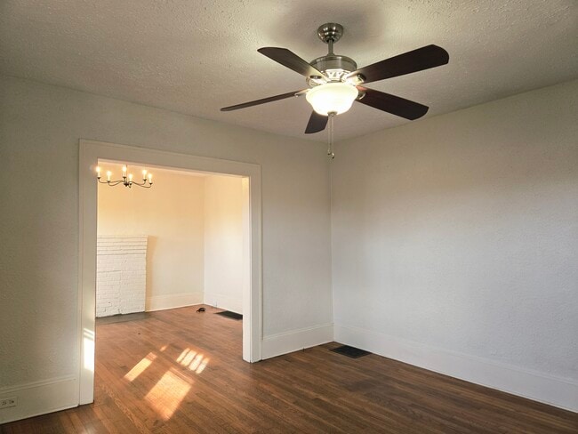 Photo - 12 E Chestnut St