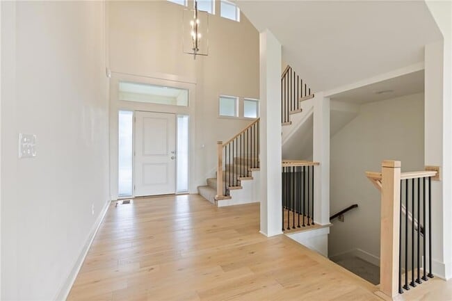 Photo - 18228 Earnshaw St