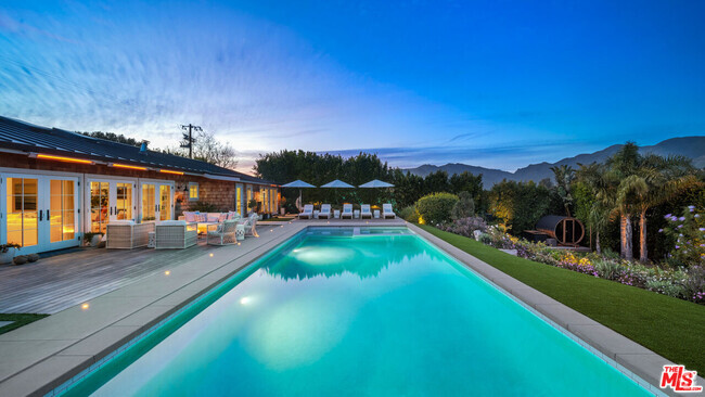 Building Photo - 6540 Dume Dr Rental