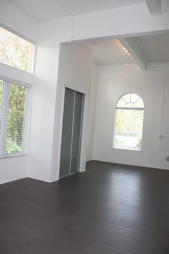 Photo - 5862 Homeland Rd