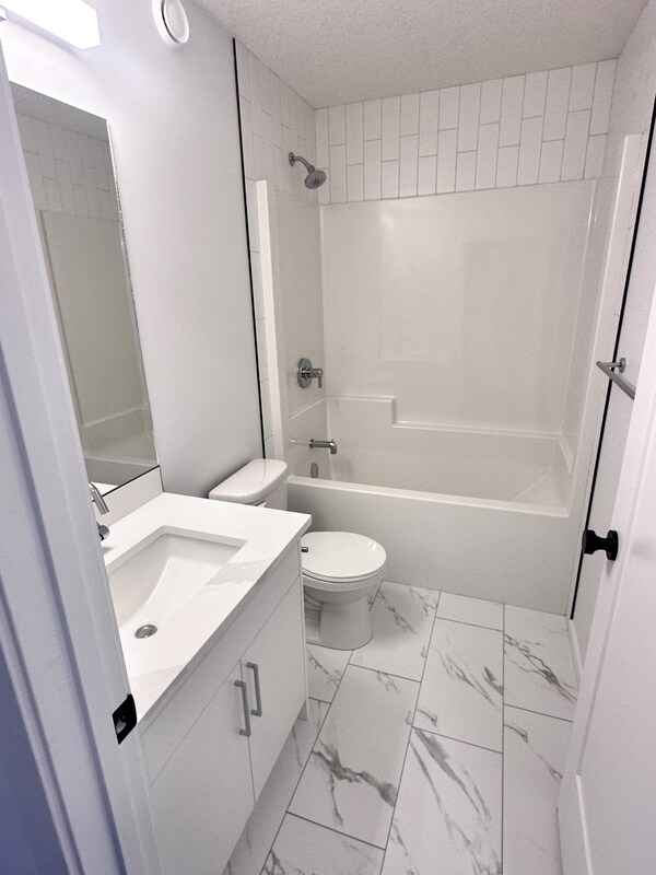 Photo - 7741-174A 174A Ave NW