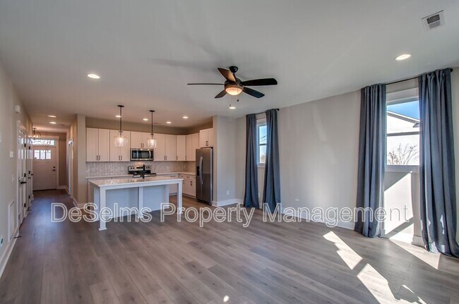 Photo - 2061 Oakwood Ave