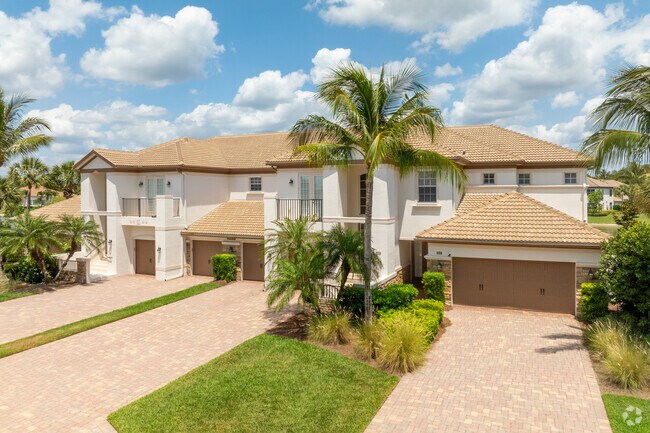 8026 Players Cove Dr Nápoles, FL 34113 - Players Cove