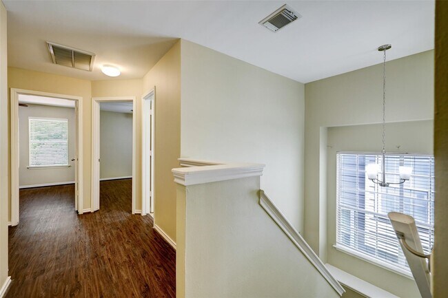 Photo - 117 N Villa Oaks Dr