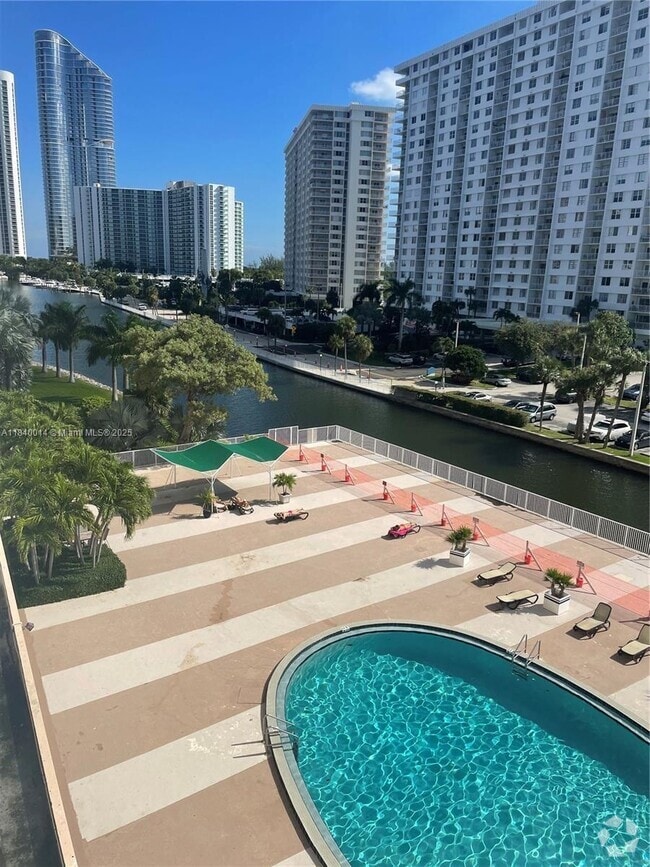 Building Photo - 400 Kings Point Dr Unit 507 Rental