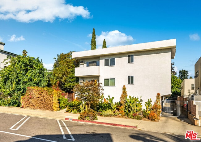 Building Photo - 5919 Chula Vista Way Unit 6