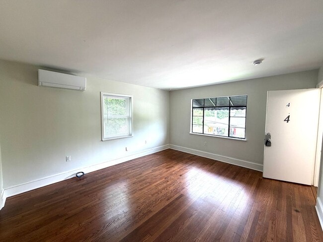 Photo - Central AVL - 1/1 Updated Apartment Ready Now!