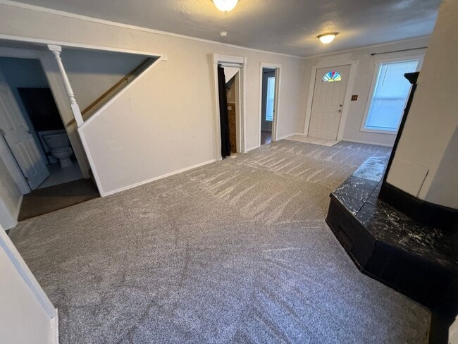 Photo - 3 Bedroom 1.5 Bath House Large 2 Car Detached Garage and Fenced Large Yard