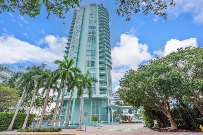 Building Photo - 6000 Indian Creek Dr Unit 8B