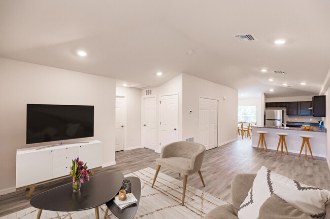 Photo - 27074 Adams St