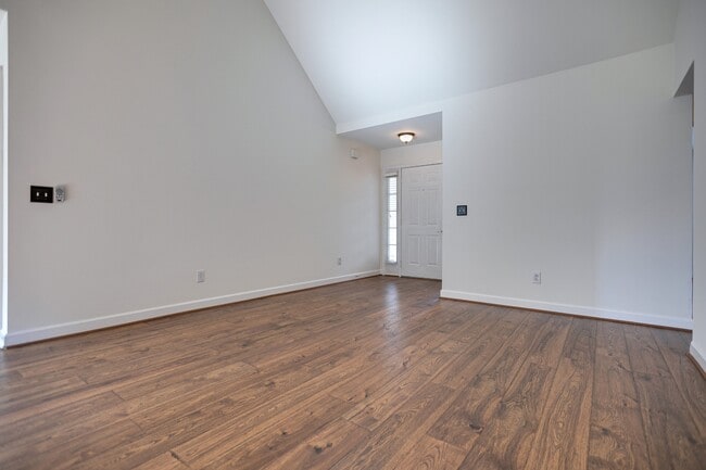 Photo - 1105 McDonough Cir