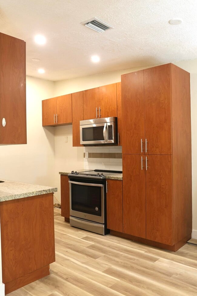 Photo - 7914 Pembroke Rd