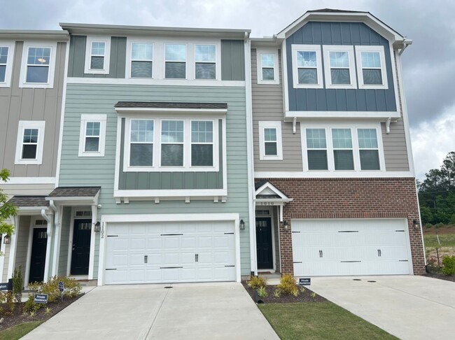 Spacious, Like-New Townhome with Premium F... - Spacious, Like-New Townhome with Premium F...