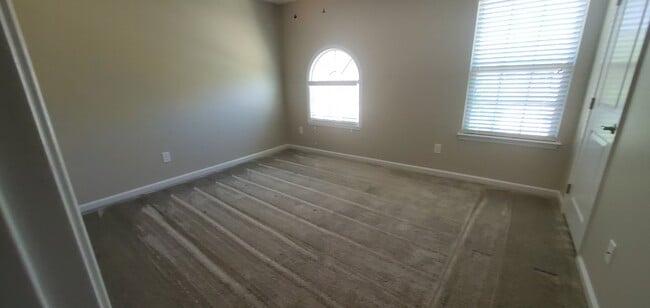 "Charming 3-Bedroom Retreat with 2.5 Baths in Charlotte's Heart – Spacious 1880 Sq Ft Gem!"