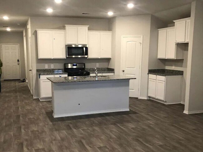 Photo - 2416 Three Wood Way