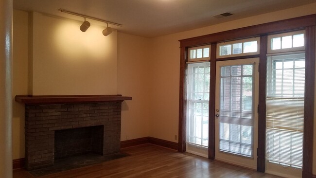 Building Photo - 6012 McPherson Ave Unit 2E Rental