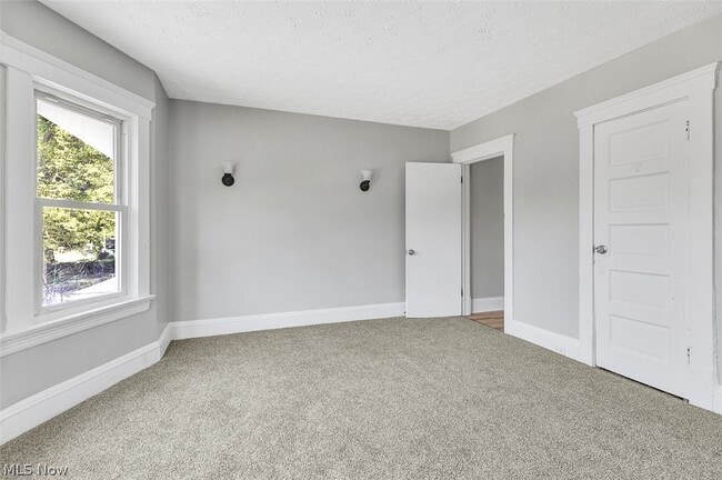 Building Photo - 9807 Parkgate Ave