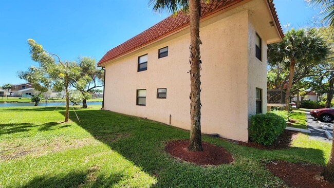 Photo - 15710 E Waterside Cir Unit 101