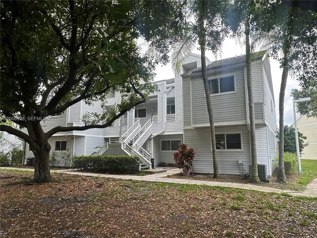 Building Photo - 3461 NW 44th St Unit 206