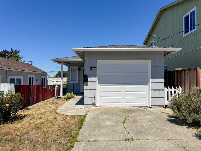 Building Photo - 468 Acacia Ave