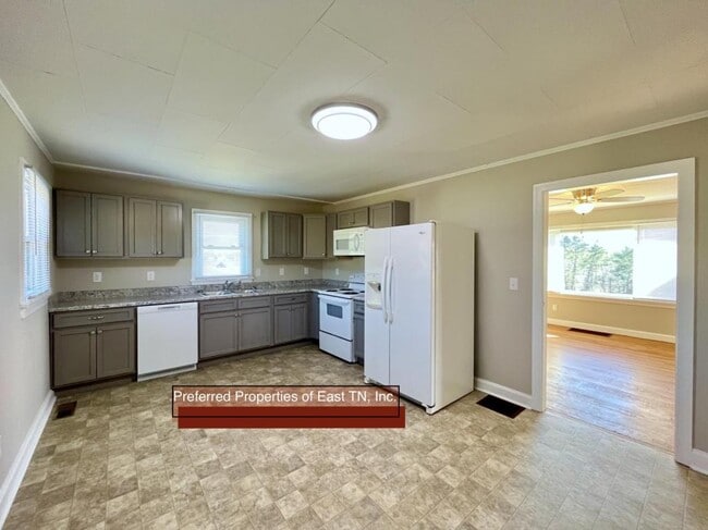 Photo - 160 Majestic Cir