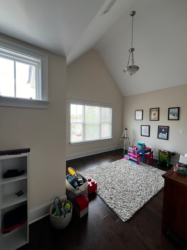Photo - 1729 Edenburg Way