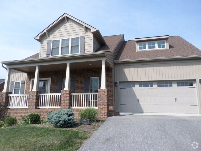 Building Photo - 4 Bedroom 2.5 Bath House with 2 Car Garage