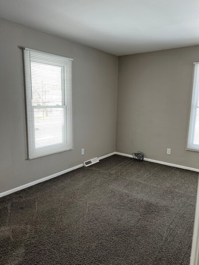 Photo - 770 N Main St