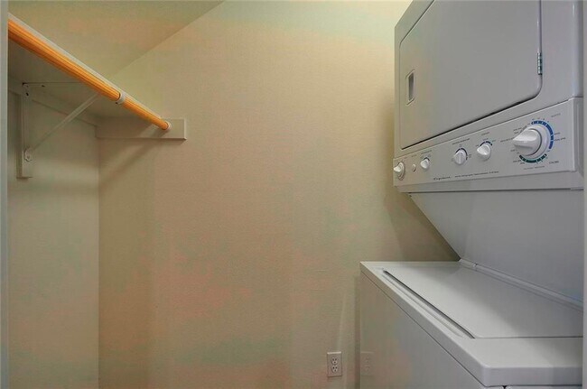 Photo - 711 W 32nd St Unidad 101
