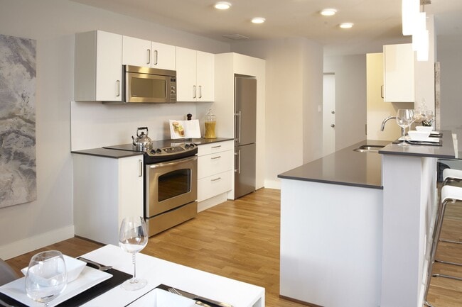 Photo - 2400 Bathurst St Unit 101