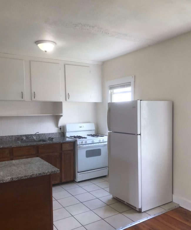 Building Photo - 118 Seabury St Unit 2N