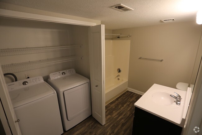 Cross Creek Apartments