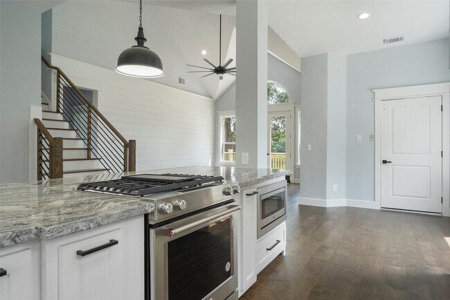 Photo - 401 Brook Hollow Dr