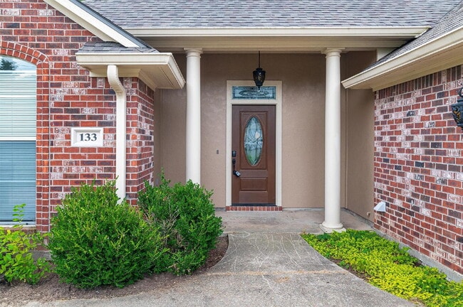 Photo - 133 Lone Oak Dr