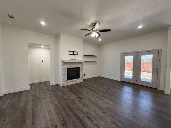 Photo - 405 Ranger St