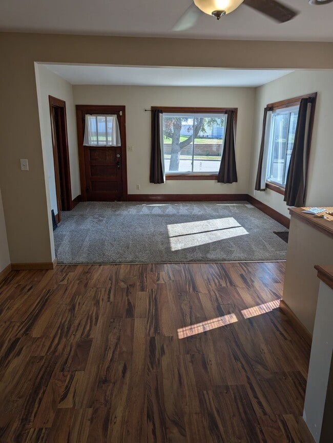 Photo - 409 2nd Ave NW