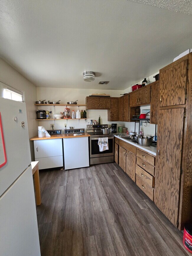 1564-1570 W Wyoming Ave Unit 3